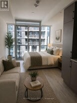 576 Front St W in Toronto, ON - Building Photo