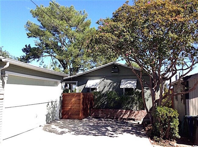 518 Crane Blvd in Los Angeles, CA - Building Photo - Building Photo