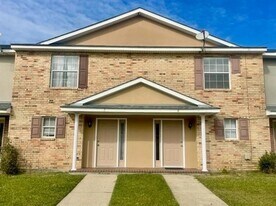 1600 Newport Pl, Unit 8 in Kenner, LA - Building Photo