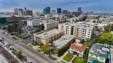 441 S Commonwealth Ave in Los Angeles, CA - Building Photo - Building Photo