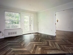 110 Sutton Dr in Mt Kisco, NY - Building Photo - Building Photo