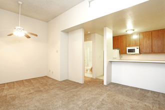 Iron Horse Apartments in Stockton, CA - Building Photo - Interior Photo