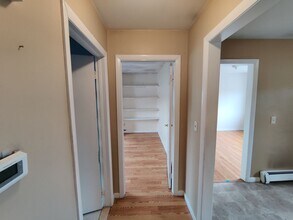 135 Hillcrest Rd-Unit -2nd Floor in Bridgeport, CT - Foto de edificio - Building Photo