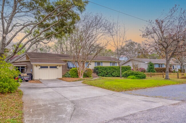 1439 Glencoe Dr in Mount Pleasant, SC - Building Photo - Building Photo