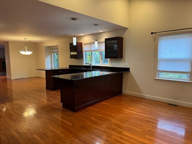 195 Forest St in Arlington, MA - Foto de edificio - Building Photo