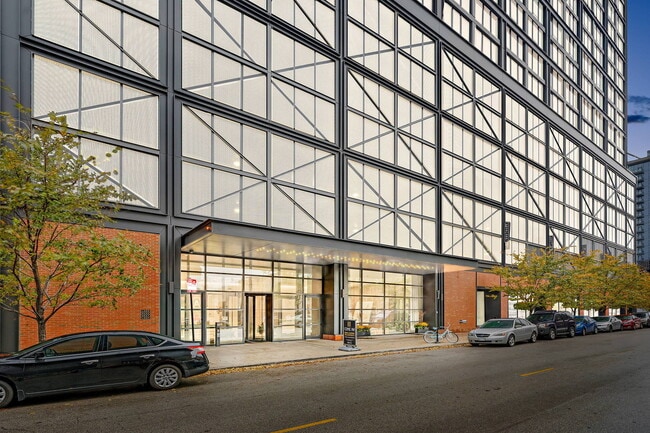 property at 1035 W Van Buren St