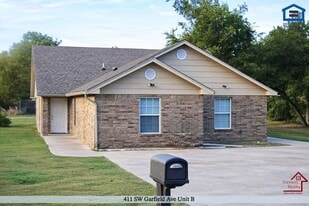 411 SW Garfield Ave, Unit 309 in Lawton, OK - Building Photo