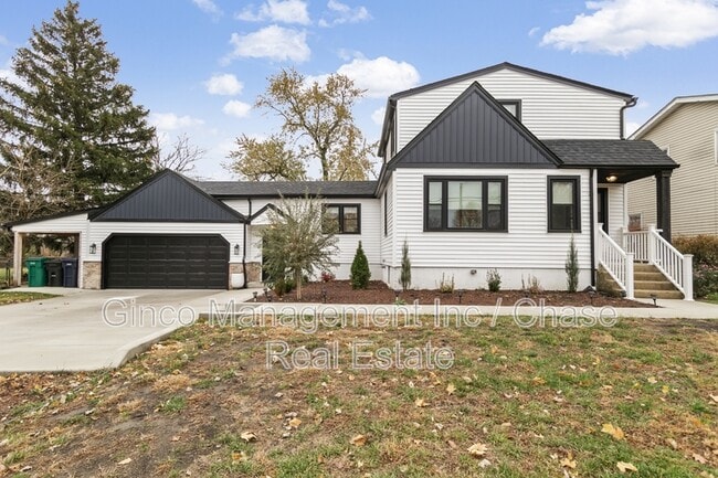 property at 635 E Prairie Ave