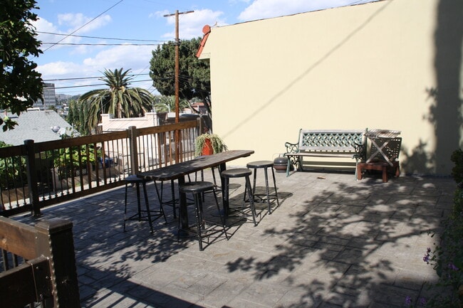 1014 Laguna Ave, Unit 1014 Laguna in Los Angeles, CA - Building Photo - Building Photo
