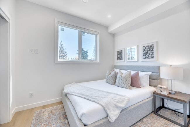 Mount Pleasant Parkside Townhomes in Calgary, AB - Building Photo - Building Photo