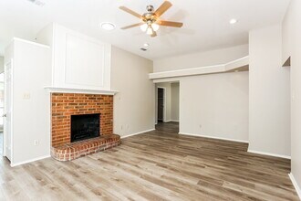 101 Streamside Dr in Desoto, TX - Building Photo - Building Photo