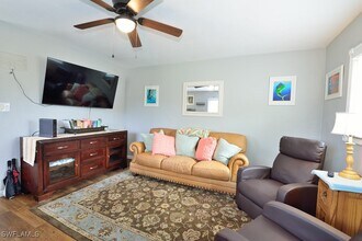 8127 Country Rd in Ft. Myers, FL - Building Photo - Building Photo