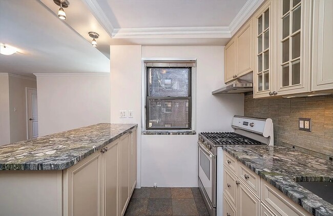 25-10 31st Ave in Queens, NY - Building Photo - Building Photo