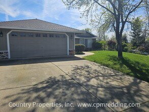2907 Snow Fire Ct in Redding, CA - Building Photo - Building Photo
