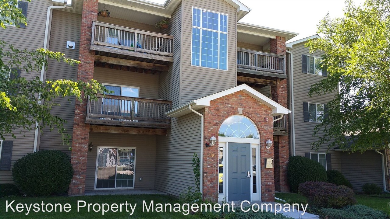 2781 Triple Crown Ln-Unit -#2 in Iowa City, IA - Building Photo