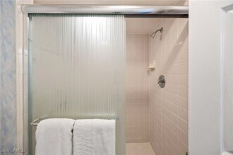 13046 Amberley Ct in Bonita Springs, FL - Foto de edificio - Building Photo