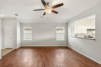 11635 Pebble Sands Dr in Tomball, TX - Foto de edificio - Building Photo