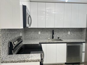 3081 NW 94th St in Miami, FL - Building Photo - Building Photo