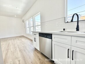 1019 Albany St, Unit 6 in Los Angeles, CA - Building Photo - Building Photo