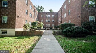 1800 Garrett Rd in Lansdowne, PA - Building Photo