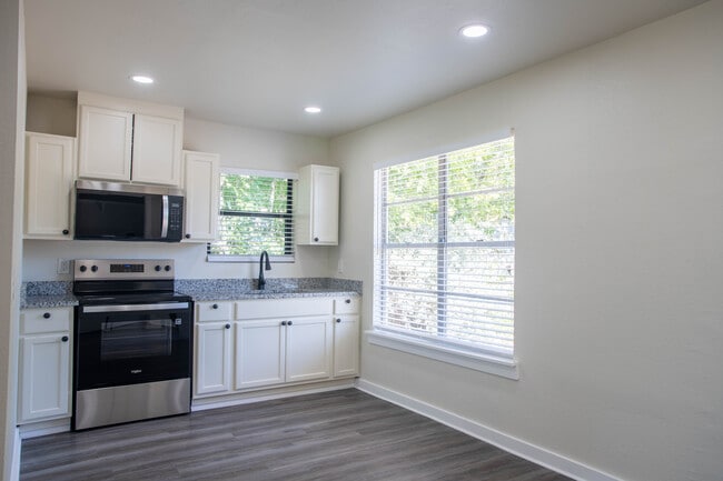 139 Wichita Ct in San Antonio, TX - Foto de edificio - Building Photo