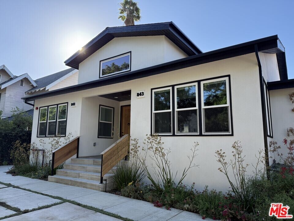 843 N La Fayette Park Pl in Los Angeles, CA - Building Photo