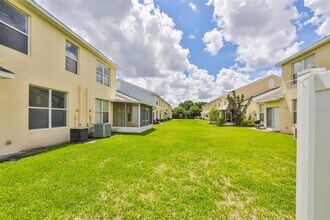 9815 Carlsdale Dr in Riverview, FL - Building Photo - Building Photo