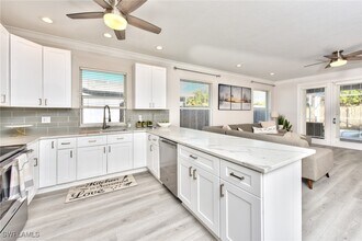 725 95th Ave N in Naples, FL - Building Photo - Building Photo