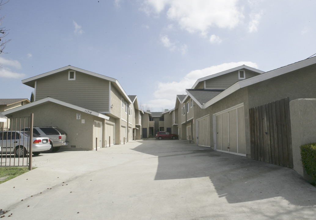 11314 La Mirada Blvd in Whittier, CA - Foto de edificio