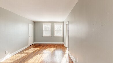 1121 Gleneagle Rd in Baltimore, MD - Foto de edificio - Building Photo