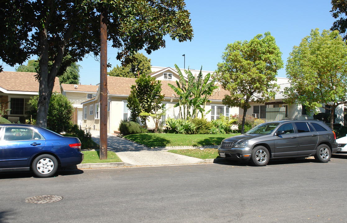 127 Magnolia Ave in Glendale, CA - Building Photo