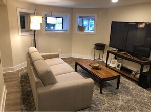 3614 N Hoyne Ave-Unit -B in Chicago, IL - Building Photo - Building Photo