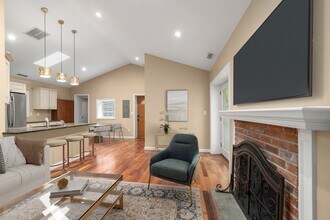 133 Centre St in Dover, MA - Building Photo - Building Photo