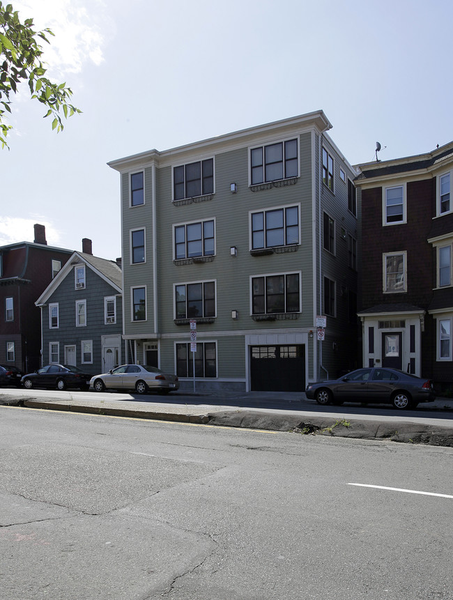 354 Dorchester St in South Boston, MA - Foto de edificio - Building Photo