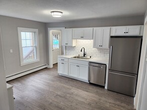 52 Meadow St, Unit 2nd Floor in Wallingford, CT - Building Photo - Building Photo