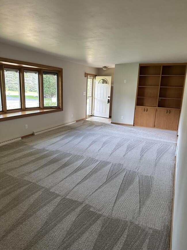 2071 Maple Rd in Grafton, WI - Building Photo - Building Photo
