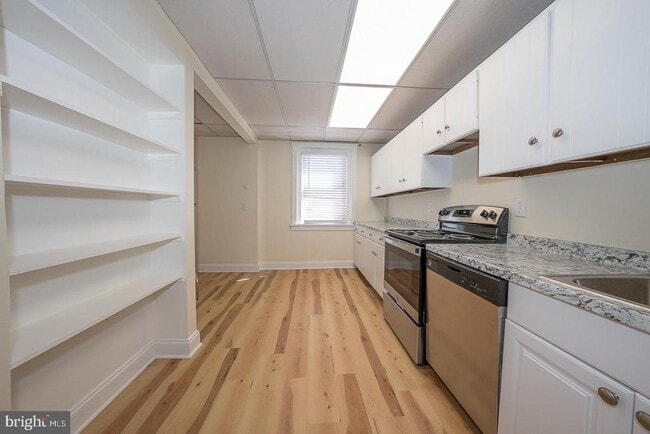 1 S Valley Rd in Paoli, PA - Building Photo - Building Photo