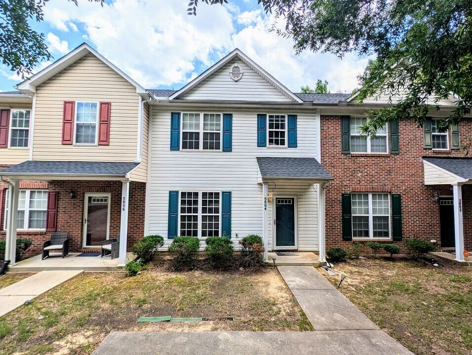 5804 Neuse Wood Dr in Raleigh, NC - Building Photo