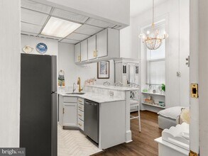 2122 Spruce St in Philadelphia, PA - Building Photo - Building Photo