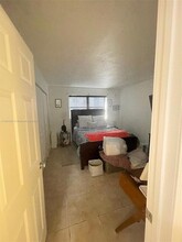 7160 NW 179th St, Unit 103 in Hialeah, FL - Building Photo - Building Photo