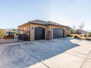 1038 E Stable Way in Washington, UT - Building Photo - Building Photo
