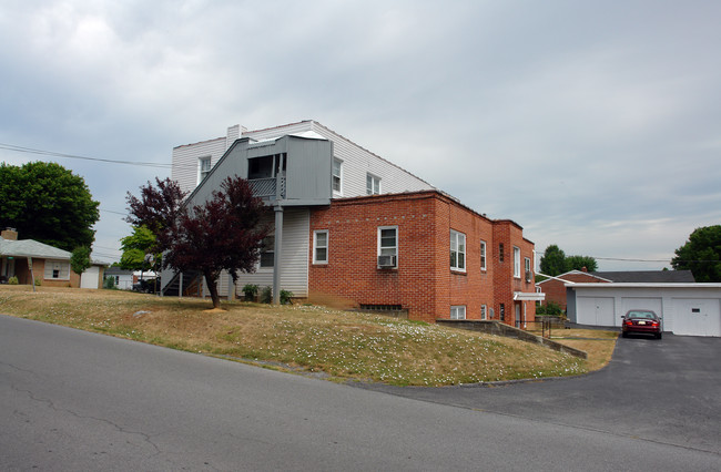 13921 Village Mill Dr in Maugansville, MD - Foto de edificio - Building Photo