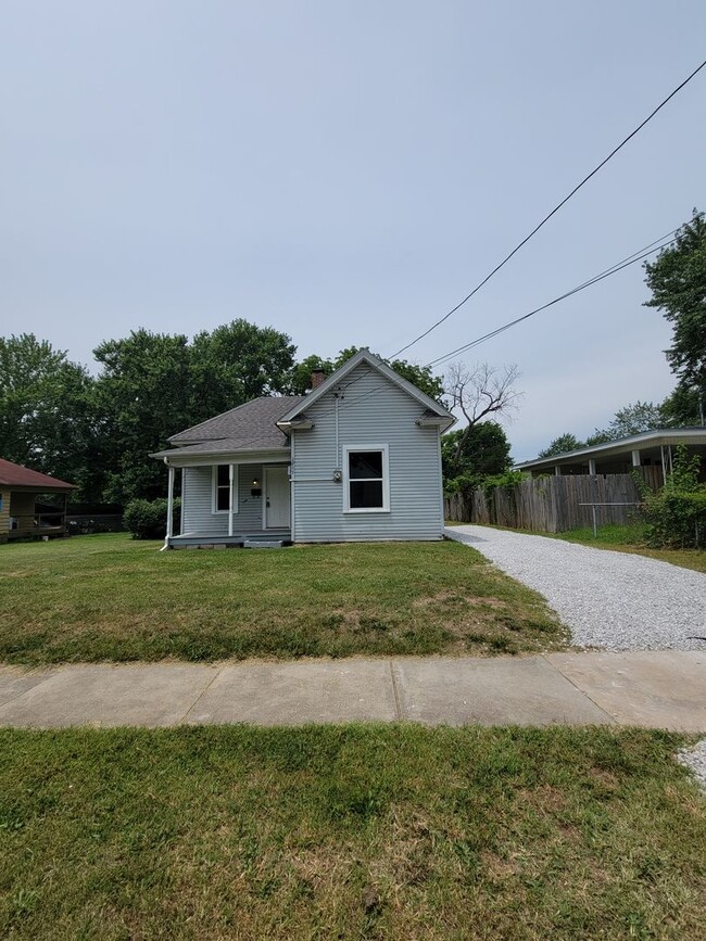 2209 N Travis Ave in Springfield, MO - Building Photo - Building Photo