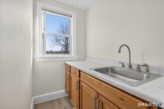 34 Bristol St in West Haven, CT - Building Photo - Building Photo