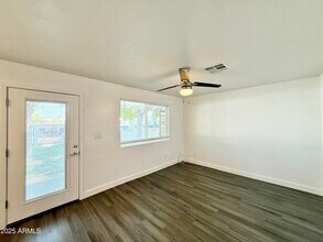 1202 E Kaler Dr in Phoenix, AZ - Foto de edificio - Building Photo