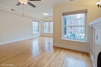 718 W Bittersweet Pl in Chicago, IL - Building Photo - Building Photo