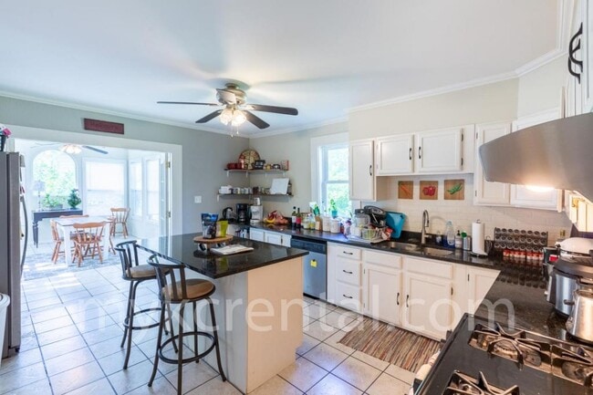 4703 Alhambra St in Roeland Park, KS - Building Photo - Building Photo