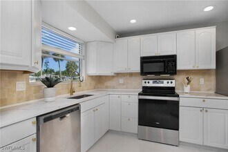 27 Pebble Beach Blvd in Naples, FL - Building Photo - Building Photo