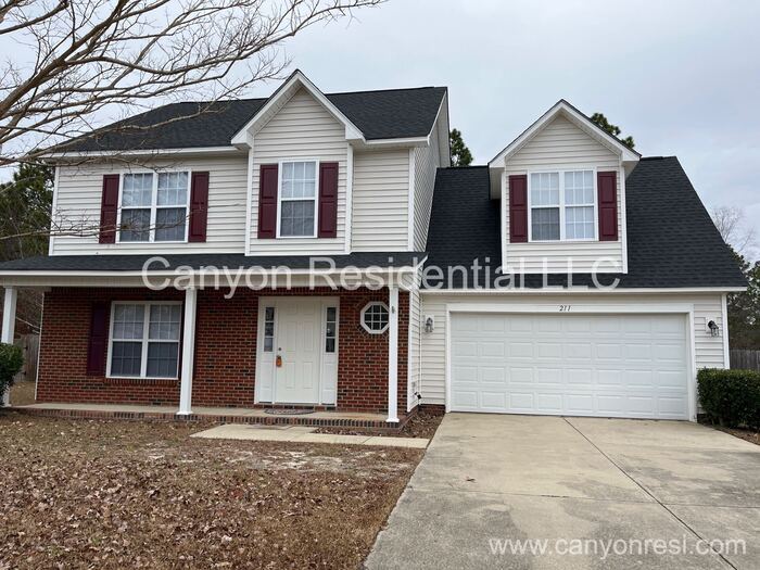 211 Falling Leaf Dr in Raeford, NC - Building Photo