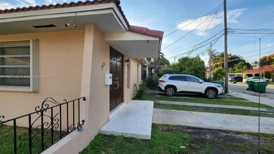3506 SW 23rd Terrace in Miami, FL - Building Photo - Building Photo